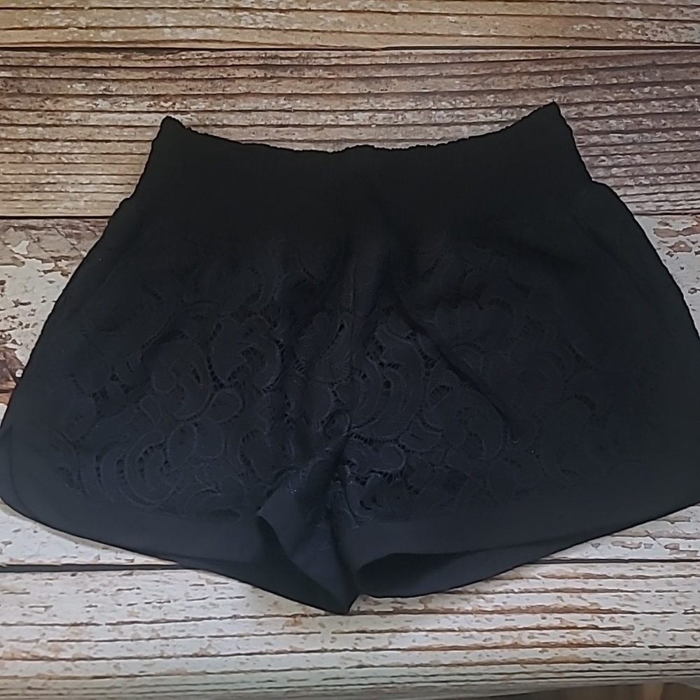 Cabi sz XS black lace drawstring shorts WS98